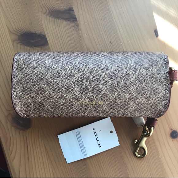 ☀️🥰 Coach Sunglass Case Bag Charm In Signature Canvas - Picture 3 of 11
